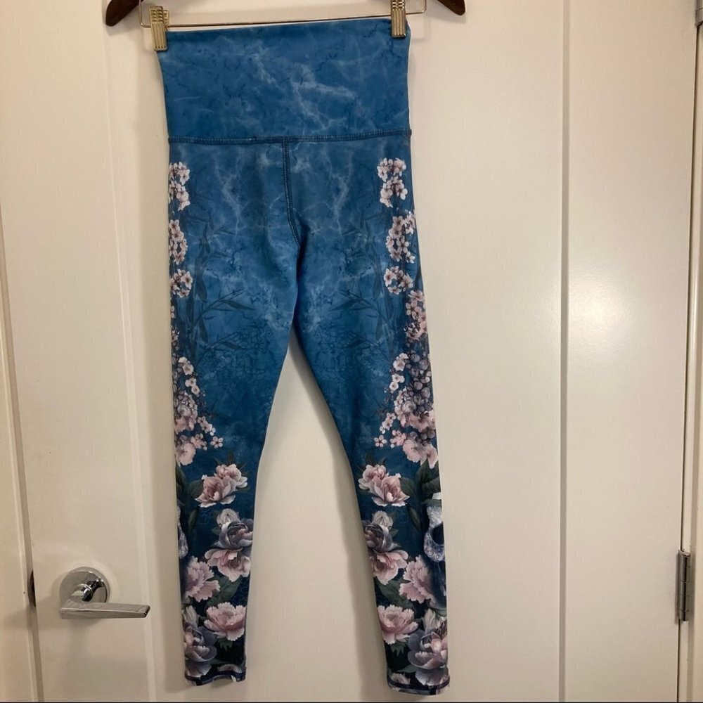 EVOLUTION and CREATION Sz XS Leggings w/ Flowers & Skulls